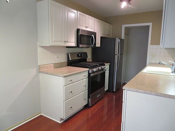 4th image of 457 Sunnybrook Ln #D