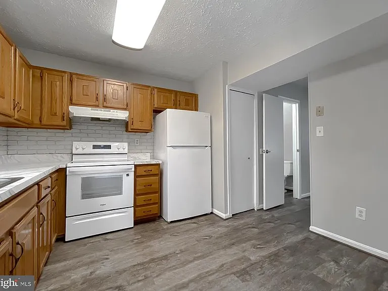 4232 Drake Ct — Photo 8