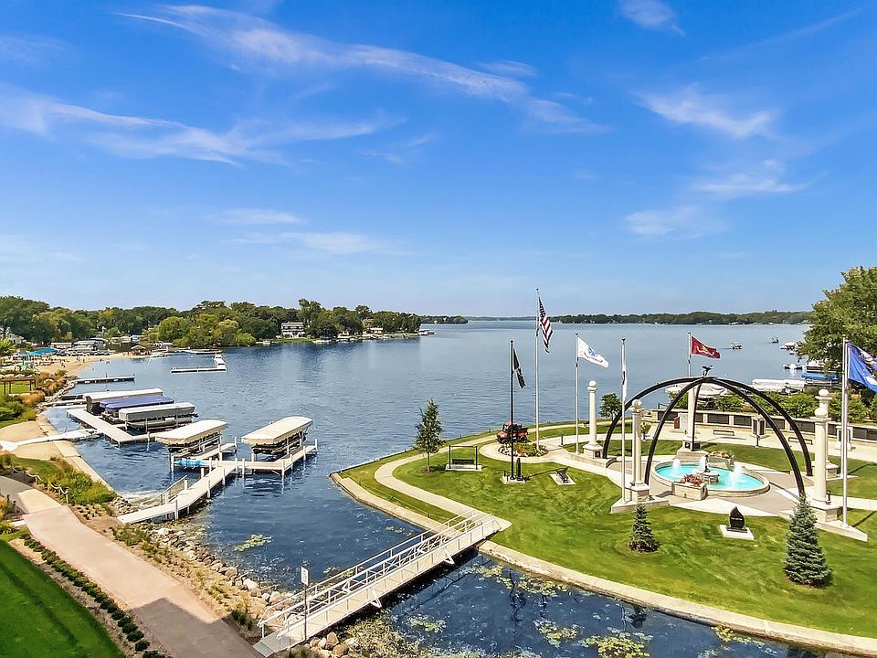 128 West Wisconsin AVENUE UNIT 304, Oconomowoc, WI 53066 MLS 1847309