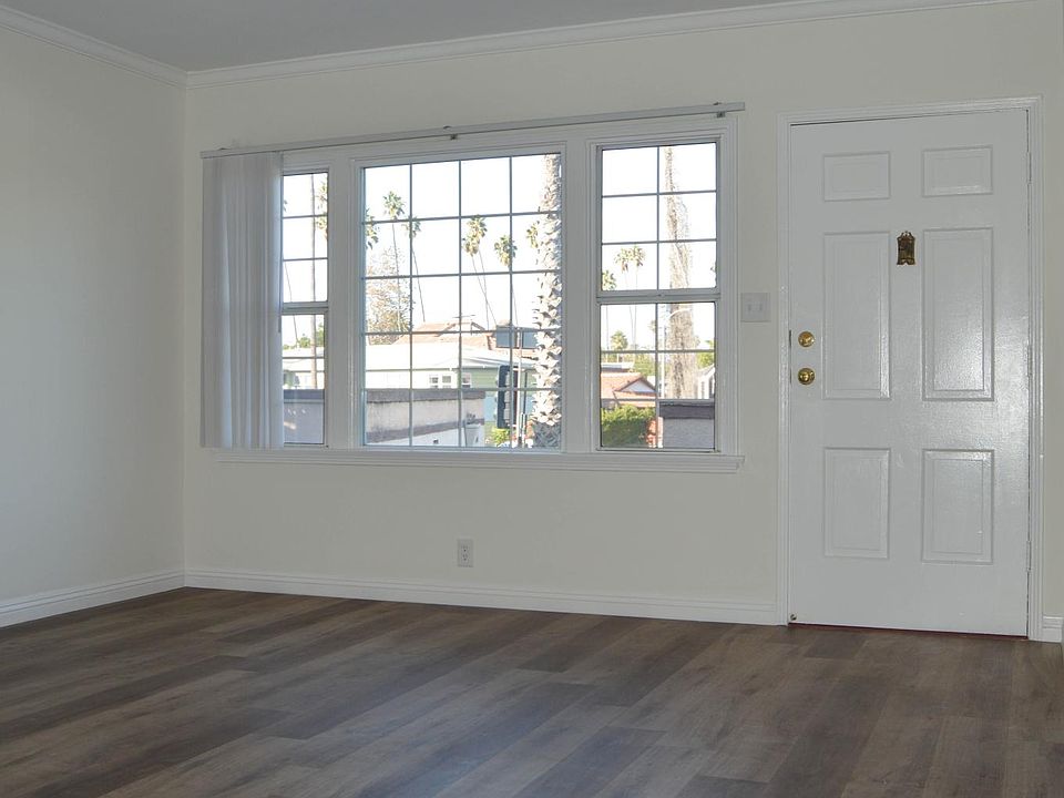 1st image of 2305 Oakwood Ave