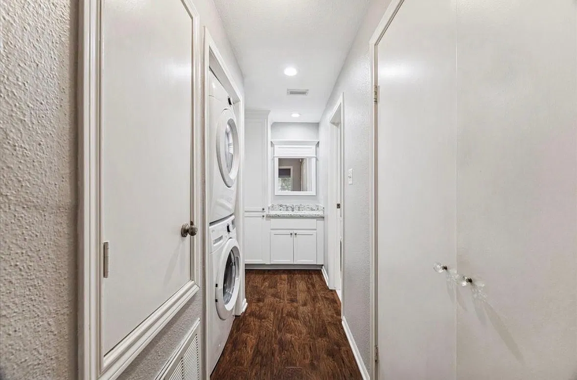 1 bed, 980 sqft, $1,875 — Photo 4