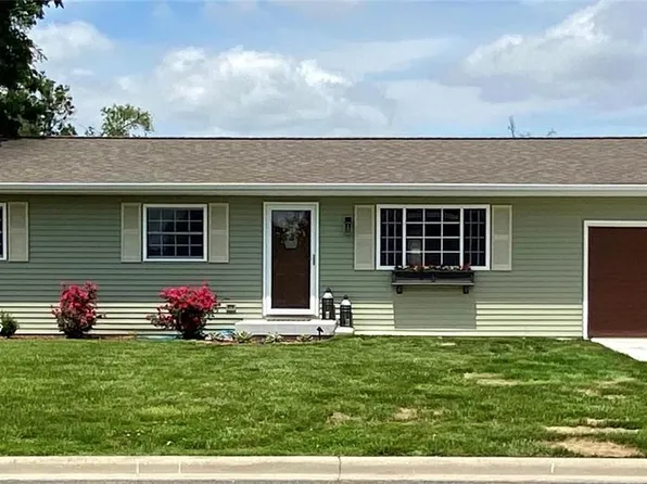 1185 W Adams St, Nashville, IL 62263