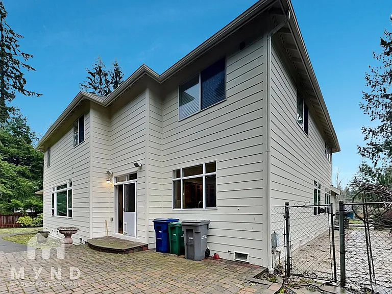 17906 NE 25th St — Photo 31