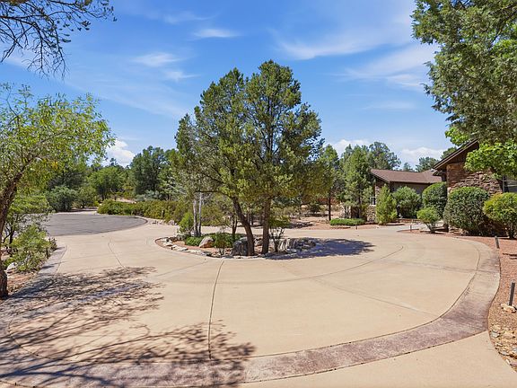 2nd image of 1006 W Rock Springs Cir