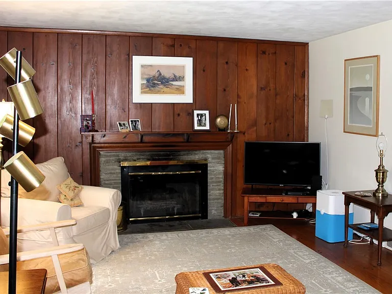 503 E Franklin St — Photo 8