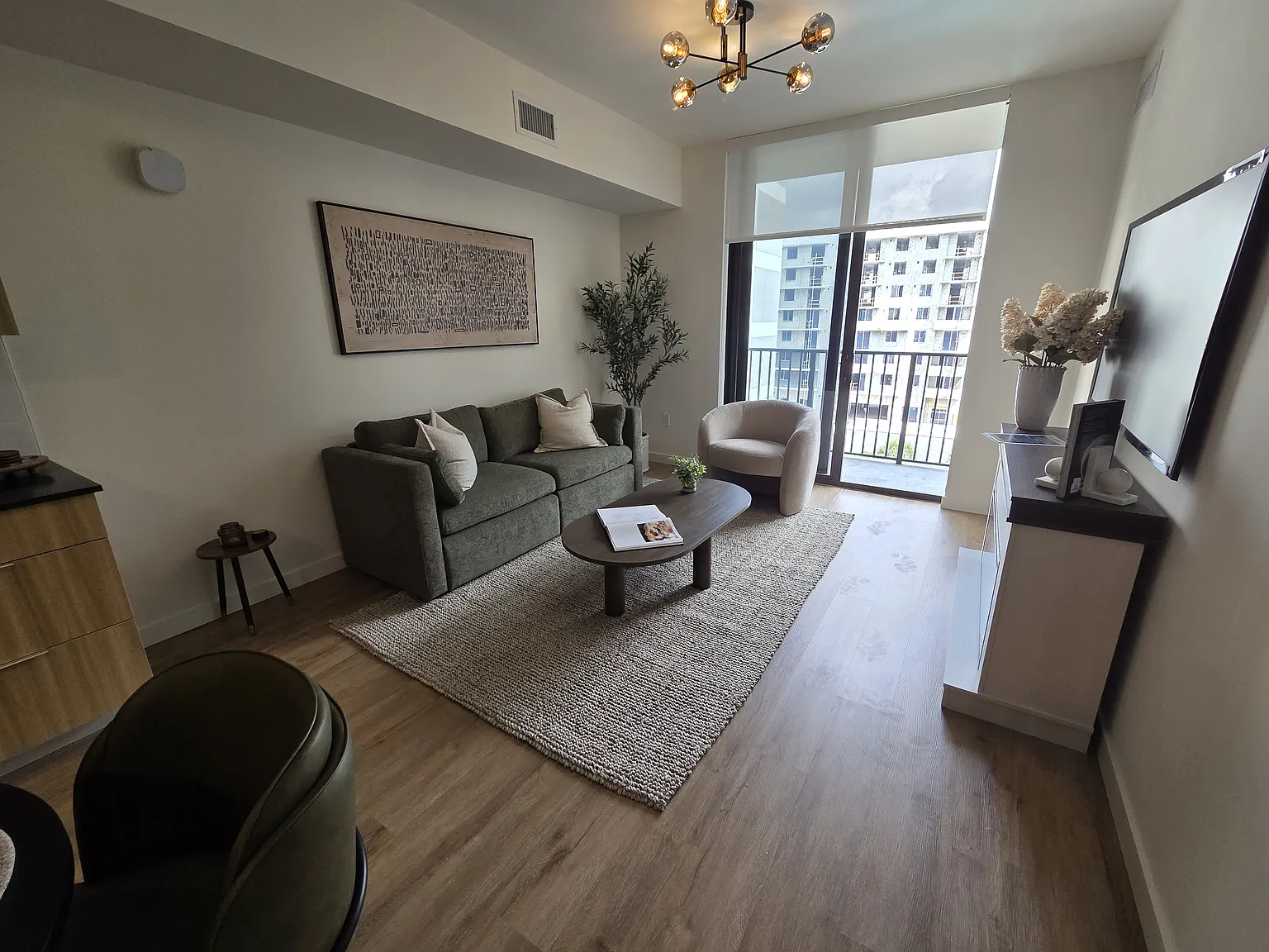 1 bed, 630 sqft, $2,089 — Photo 2