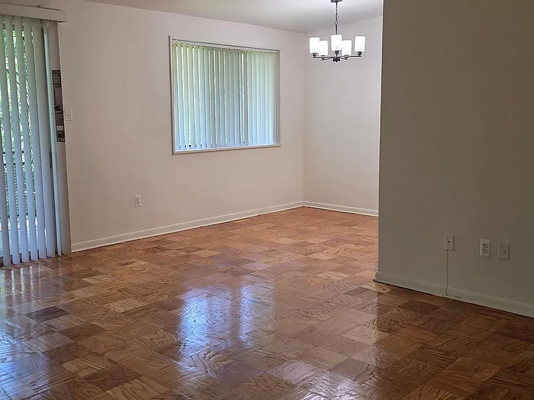 10424 Rockville Pike #402 — Photo 8