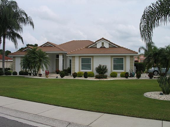 2nd image of 1202 Royal Links Ct