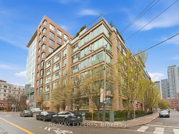 50 Camden St #707, Toronto, ON M5V 3N1