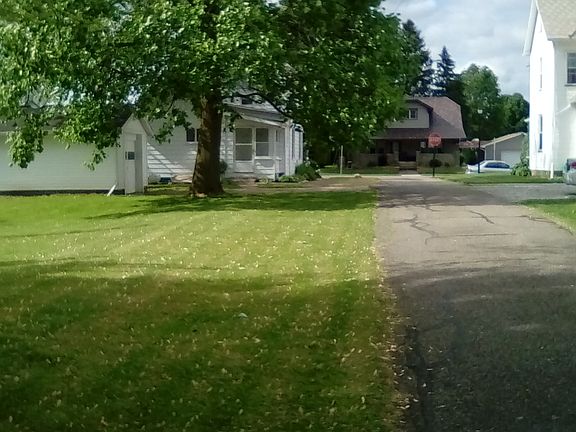 4th image of 300 School St