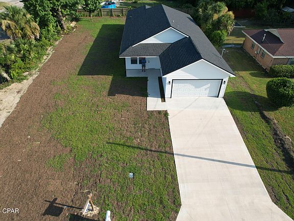 3rd image of 4126 Russell Ln
