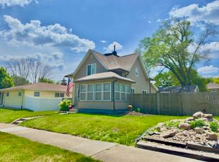 1611 W 3rd St, Waterloo, IA 50701