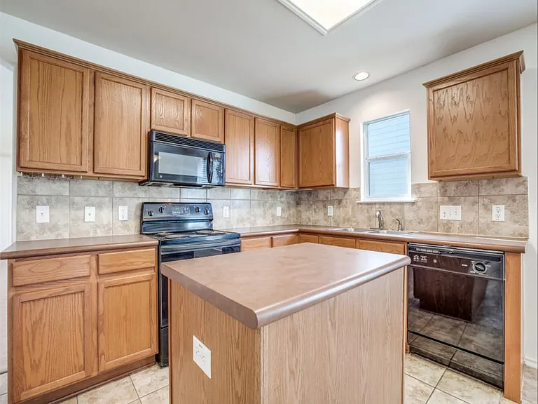 319 Willow Grove Dr — Photo 7