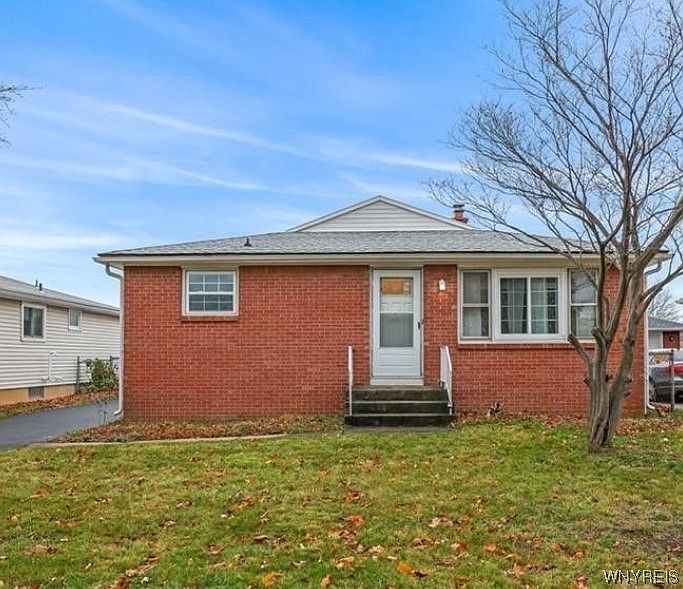 1st image of 72 Castlewood Dr