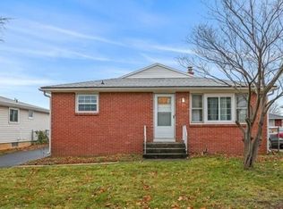 72 Castlewood Dr, Cheektowaga, NY 14227