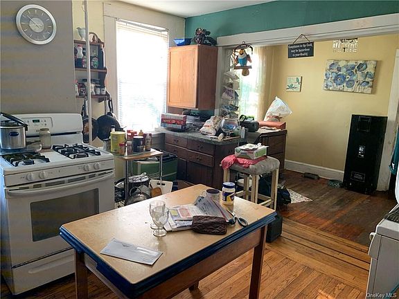 5th image of 168 W Parmenter St