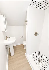 612 W 40th St #B — Photo 7