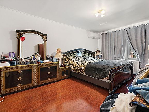 5th image of 7645 167th St