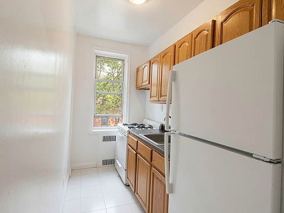 5th image of 9216 Whitney Ave APT 201