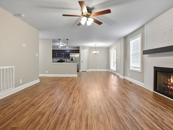 5th image of 509 Burgess Ct