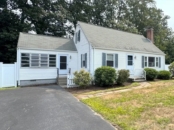 17 Meadowbrook Rd, Hudson, MA 01749