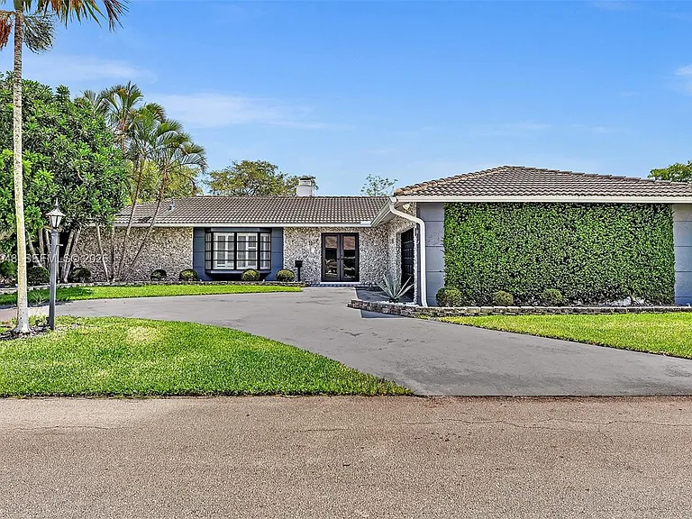 5602 S Travelers Palm Ln — Photo 1