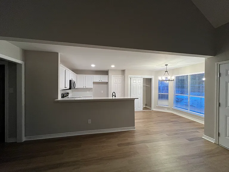 922 Binbrook Dr — Photo 6