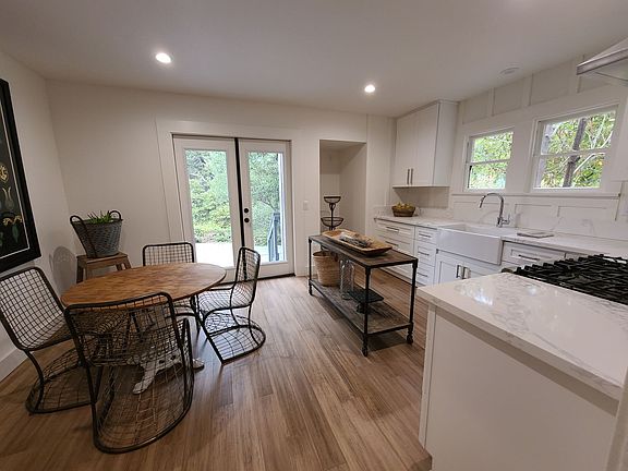 4th image of 1324 Johnson Ave