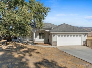 18001 Hambletonian Dr, Tehachapi, CA 93561