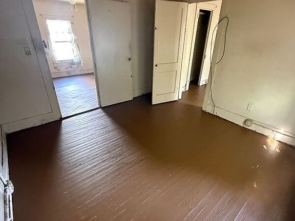 3rd image of 251 Boswell St