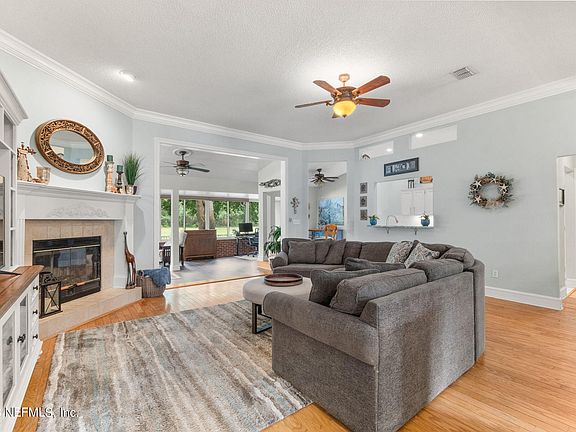 5th image of 200 CLOVER Court
