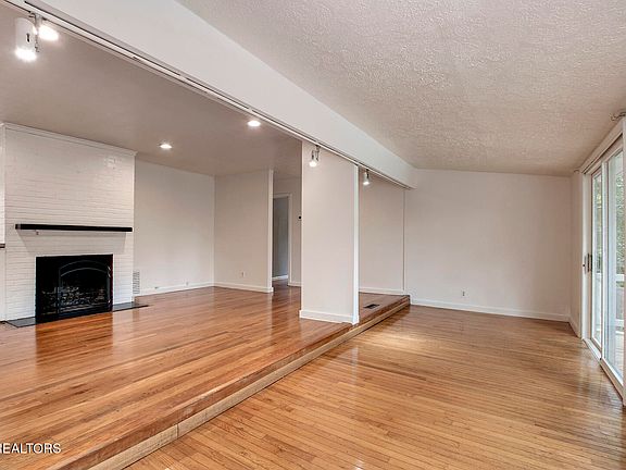 5th image of 102 Oxford Rd