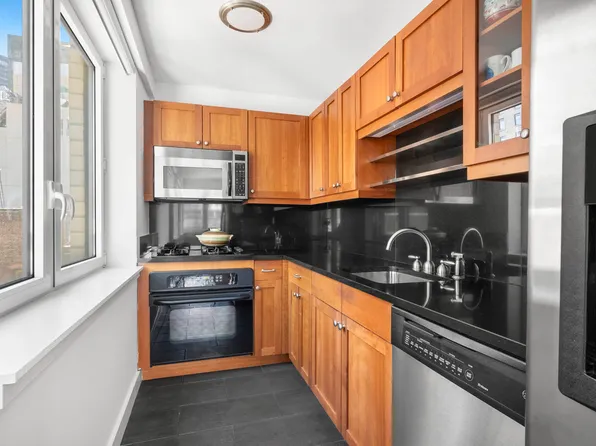 425 5th Avenue image 8 of 10