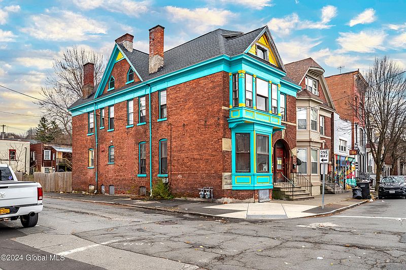 3rd image of 3284 6th Avenue