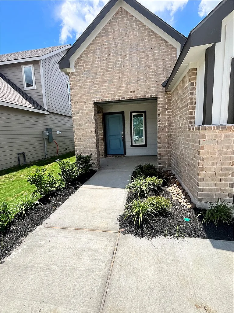 3 bed, 1586 sqft, $1,950 — Photo 2