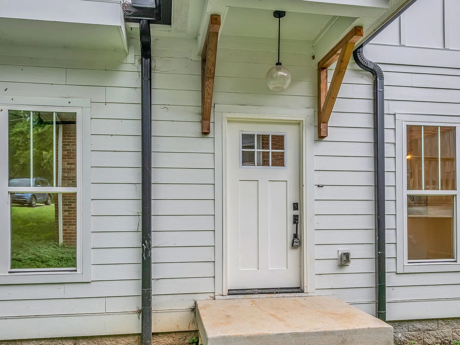 4 bed, 1581 sqft, $3,650 — Photo 2