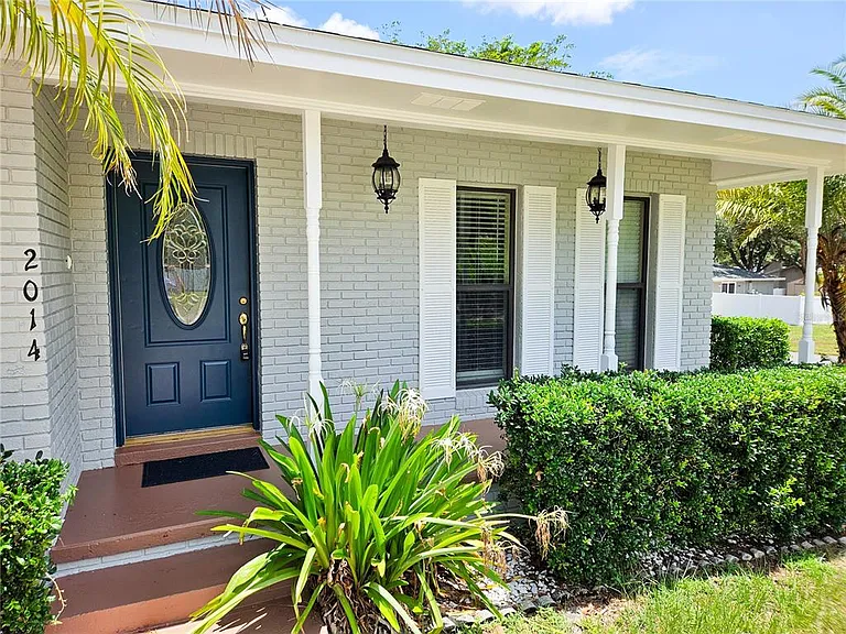 2014 Charnes Dr — Photo 2