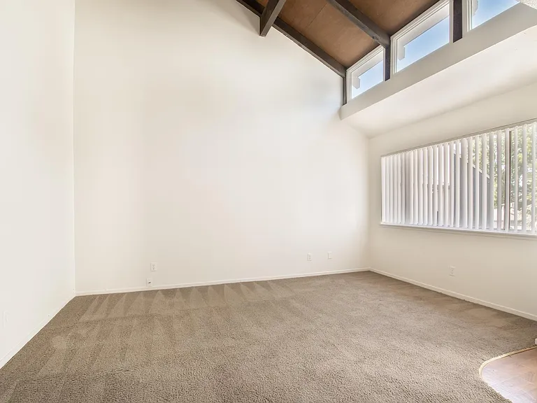 Eastgate Terrace Apartments — Photo 8