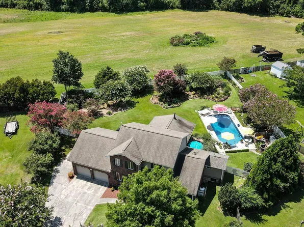 101 Hickory Circle, Swansboro, NC 28584