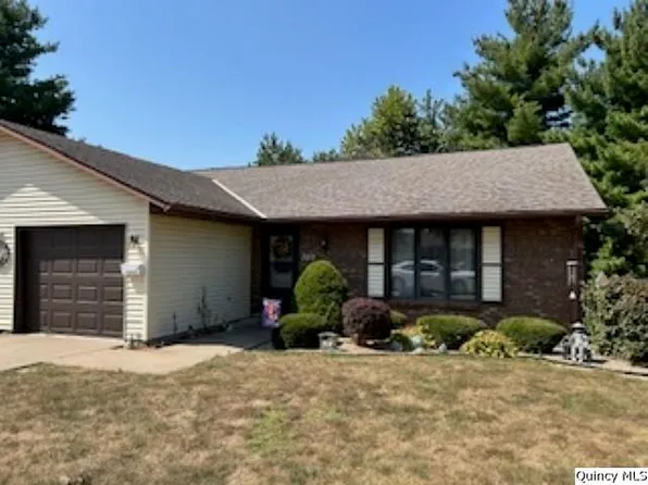 3811 Pine Ridge Dr, Quincy, IL 62305