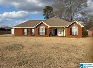 38 Debbie Dr, Deatsville, AL 36022