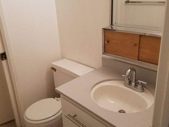 5th image of 3036 N 32nd St Unit 313