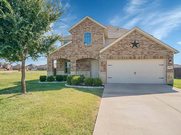 1535 Meadowlake Dr — Photo 2