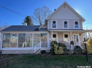 60 McKinney Ave, Northport, NY 11768