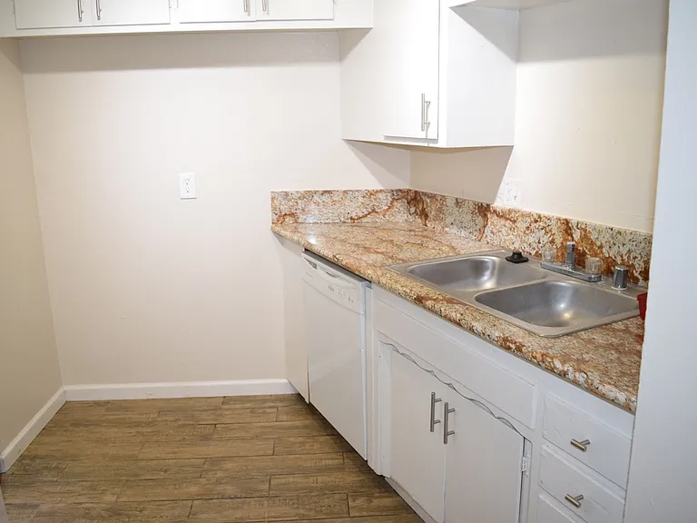 6049 Northcrest Cir #3 — Photo 15