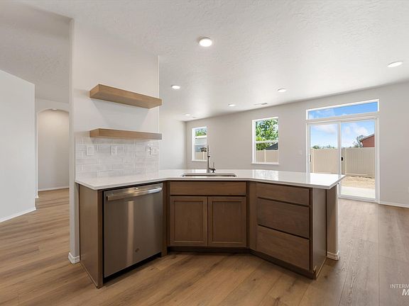 4th image of 924 Mason View Pl