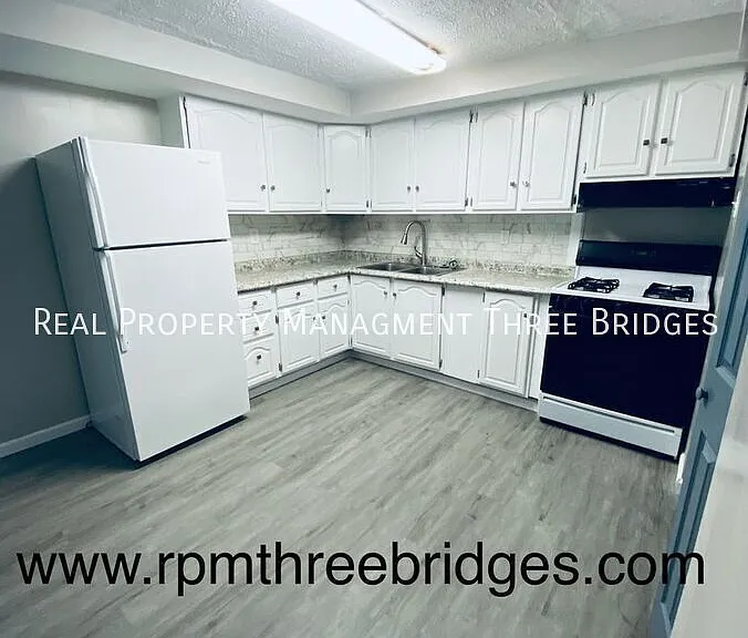 28 Redwood Dr — Photo 8