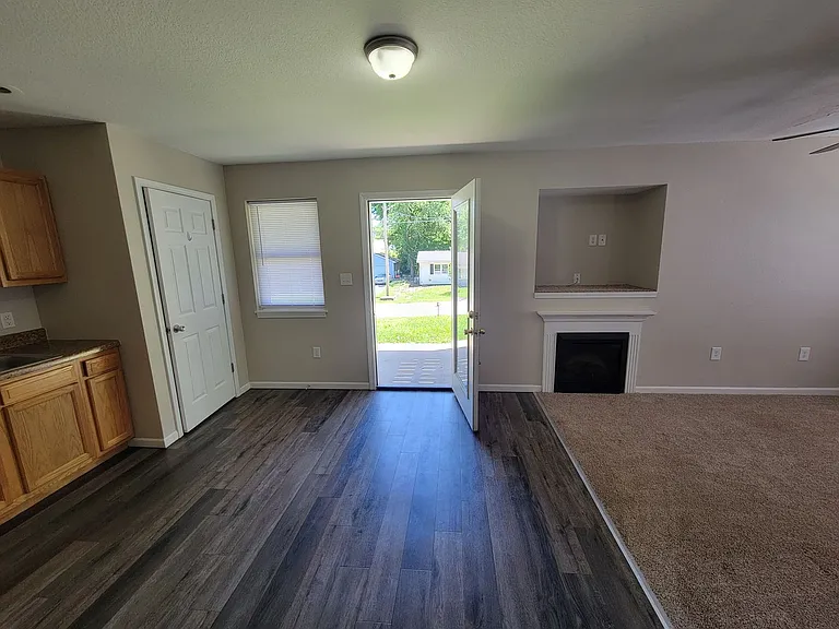 316 E Davis St #C — Photo 11