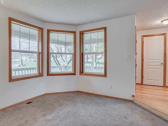 5th image of 163 Shoshone Dr