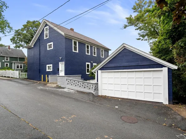 376 N Underwood St, Fall River, MA 02720